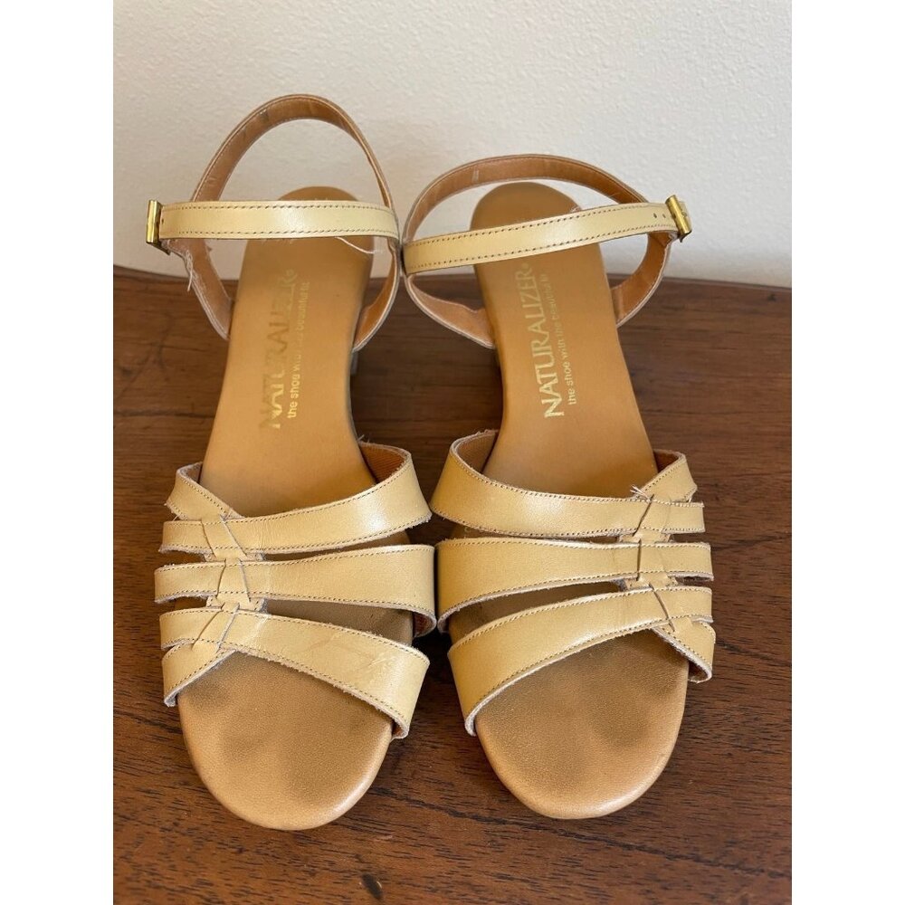 Naturalizer sandal size 7‎